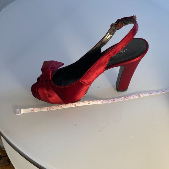 Nine West Red Satin Slingback Heels. Size: 5.0 - Picture 3 of 10